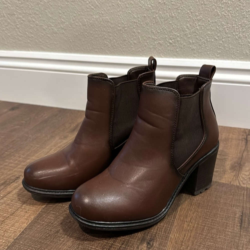 Ankle booties size 7